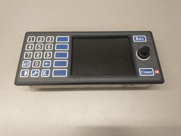 Das originale Bedienpanel — Ausgangspunkt des Projekts.