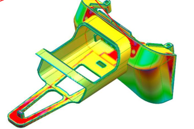 Farbige Simulation des Füll- und Verzugsverhaltens an einem Spritzgussbauteil